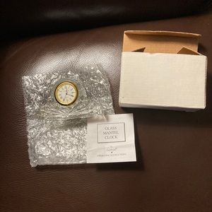 NIB Oneworld Crystal Miniature Minj Mantle Clock.



Brand new. Never used.